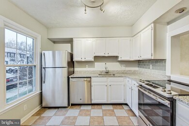 5739 Independence Cir unit 5739, Alexandria, VA 22312 - photo 2
