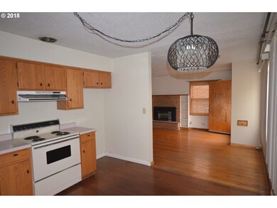 402 W 14th St, the Dalles, OR 97058 - photo 4