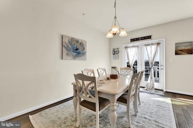 8208 Secluded Cove Ln, Baltimore, MD 21222 - photo 5