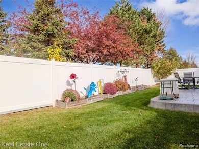 14261 Greenbrier Dr, Sterling Heights, MI 48313 - photo 7