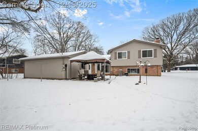 839 Harlequin Ct, Highland, MI 48357 - photo 5