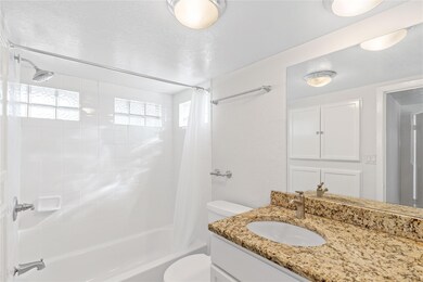 Full bathroom featuring toilet, shower / tub comb