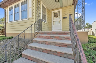 54 Rochelle Pkwy, Saddle Brook, NJ 07663 - photo 2