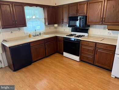 895 Gordon Dr, Glen Burnie, MD 21061 - photo 7