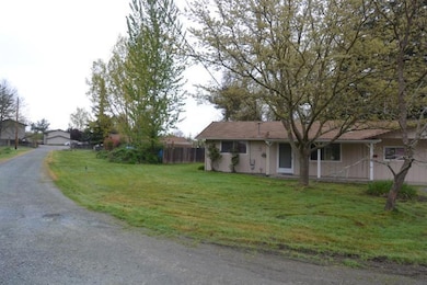 54 SW Eastern Ave, Grants Pass, OR 97526 - photo 2