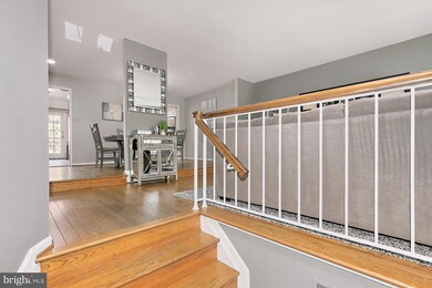 7727 Shootingstar Dr, Springfield, VA 22152 - photo 4