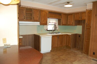 62 Clifford St, Mechanic Falls, ME 04256 - photo 4