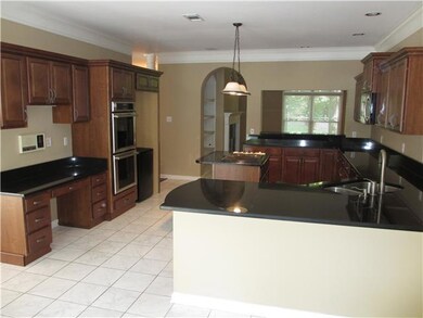 Wow ~ NEW kitchen & top of the line appliances!