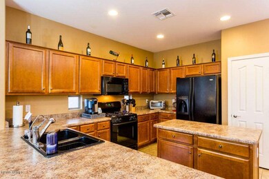 08 Kitchen.jpg