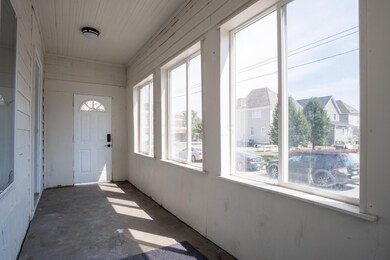 Front 3 Season Room