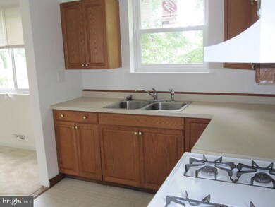 12802 Crisfield Rd, Silver Spring, MD 20906 - photo 7