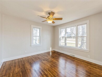 205 E 19th St S, Newton, IA 50208 - photo 6