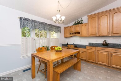 9421 Gunview Rd, Nottingham, MD 21236 - photo 6