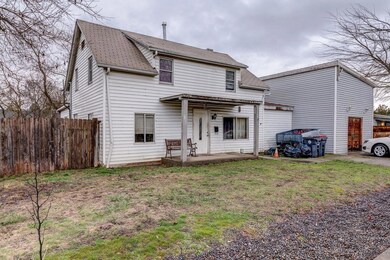 305 Mazama St, Central Point, OR 97502 - photo 2