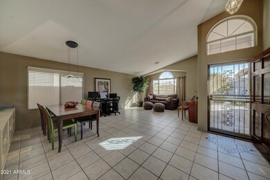 282 W El Freda Rd, Tempe, AZ 85284 - photo 4