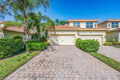 Large driveway with plenty of parking
