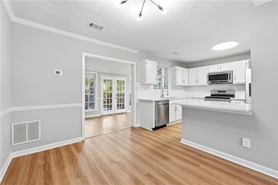 5651 Wells Cir, Stone Mountain, GA 30087 - photo 5