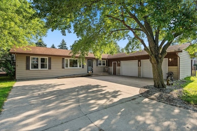 138 E Trett St, Wheatfield, IN 46392 - photo 2