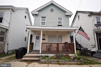 29 1/2 E Ridge St, Lansford, PA 18232 - photo 2