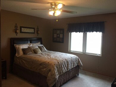 1402 Aspen Dr, Waterloo, IA 50701 - photo 7