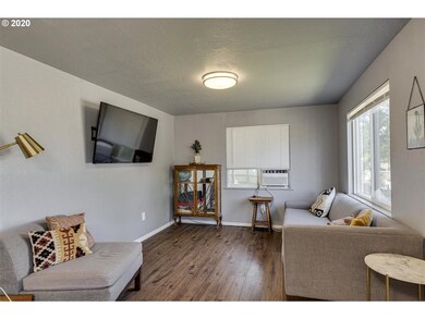 810 E 13th St, the Dalles, OR 97058 - photo 3