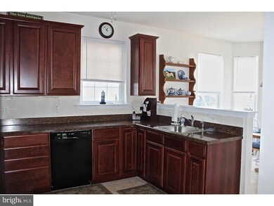 1041 Burgundy Cir, Pennsburg, PA 18073 - photo 5