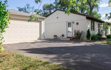 101 Siesta Rd, Carpentersville, IL 60110 - photo 4