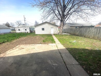 1528 W 14th St, Davenport, IA 52804 - photo 3