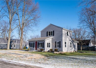 671 Hollywood Ave, Sheffield Lake, OH 44054 - photo 4