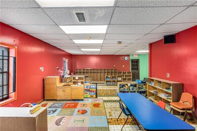 Miscellaneous room with a drop ceiling