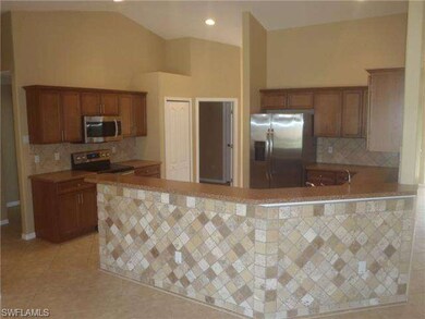 Large Eat- In Kitchen