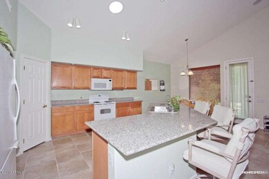 Kitchen w Granite Counters