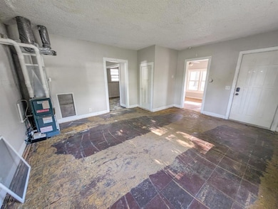 2323 E 23rd St, Des Moines, IA 50317 - photo 2