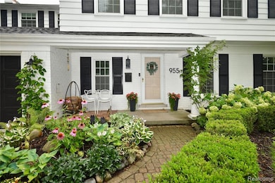 955 Wakefield St, Birmingham, MI 48009 - photo 2