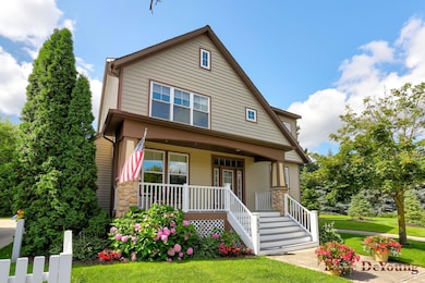 21-web-or-mls-652-cedar-square-st