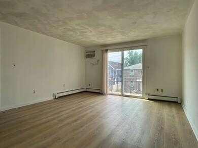 79 Central St unit 10, Waltham, MA 02453 - photo 3