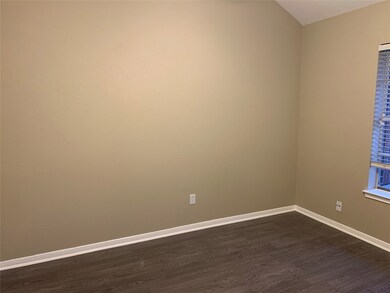 9630 Blackhawk Blvd, Houston, TX 77075 - photo 5