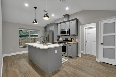 8 N Brook Pebble Ct, Spring, TX 77380 - photo 6