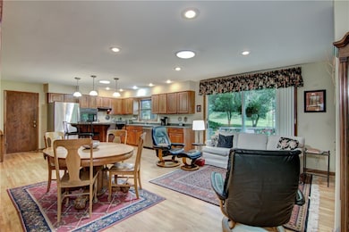Excellent space to entertain!