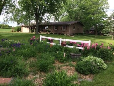 194 Biglow Rd, Brooklyn, WI 53521 - photo 2