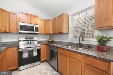 11807 Falcon Ridge Dr, Fredericksburg, VA 22407 - photo 3