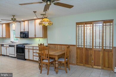 10836 Harding Rd, Laurel, MD 20723 - photo 6