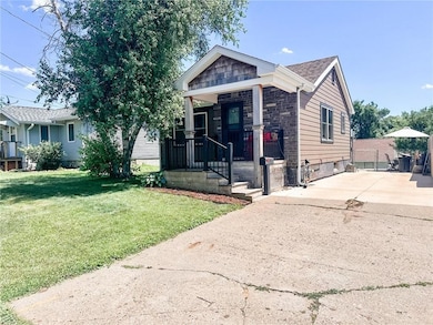 1329 N 4th Ave E, Newton, IA 50208 - photo 3