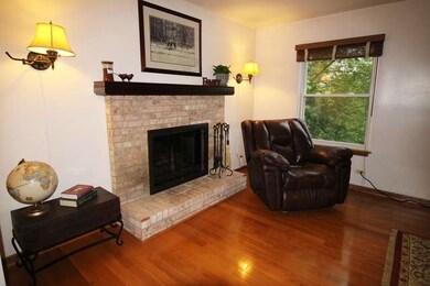 981 Creekview Ln, Lake In the Hills, IL 60156 - photo 2