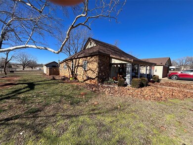 201 N Lester St, Elk City, OK 73644 - photo 6
