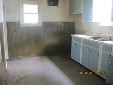 2308 S Hackley St, Muncie, IN 47302 - photo 5