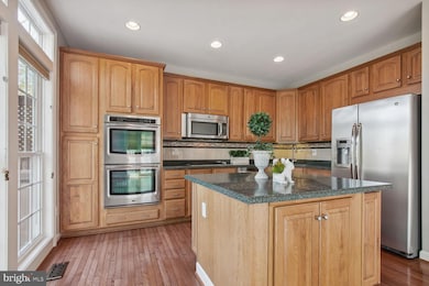 9058 Tanyard Ln, Lorton, VA 22079 - photo 6