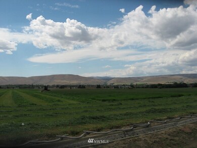 Fantastic views out the back yard overlooking the valley!