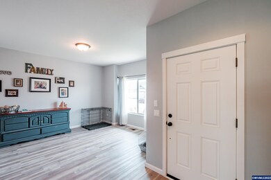 2111 NE Evergreen Ave, Albany, OR 97321 - photo 4