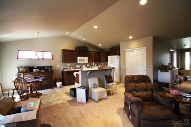 3114 SW Obsidian Ct, Redmond, OR 97756 - photo 3